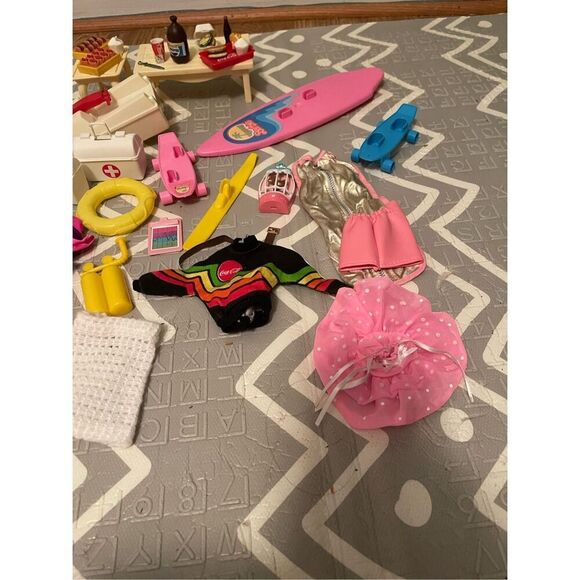 Vintage Barbies & Vintage Clothes & Vintage Accessories Big Lot - Picture 8 of 16